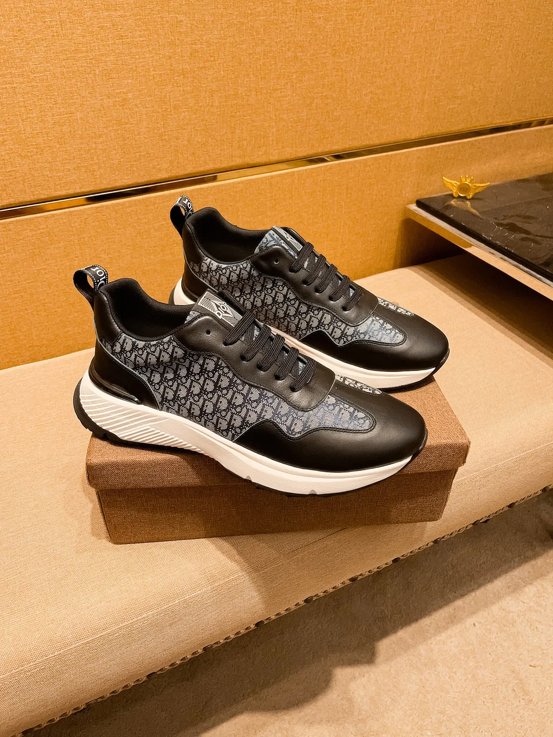 Men's shoes💰 460💰🔥[Dior]🔥Men's high-end brand of shoes official website 1:1 latest masterpiece: the upper is made of Italian imported first-layer cowhide with a comfortable and breathable lining➕original non-slip and wear-resistant outsole🔥, making walking more convenient and comfortable! An exclusive new model, a stunning work, a beautiful 1:1 replica [color] compared to the official quality! Create a fashionable personality to set off your uniqueness! A must-have for trendy men! Classic🔥Size: 38-44 Color: 🔥 2⃣️colors available🔥
